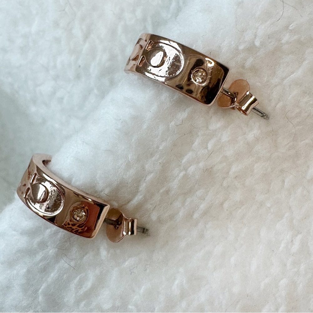Coach NWT Rose Gold Signature Huggie Earrings Style C1901 Plated Brass Titanium - Picture 13 of 16